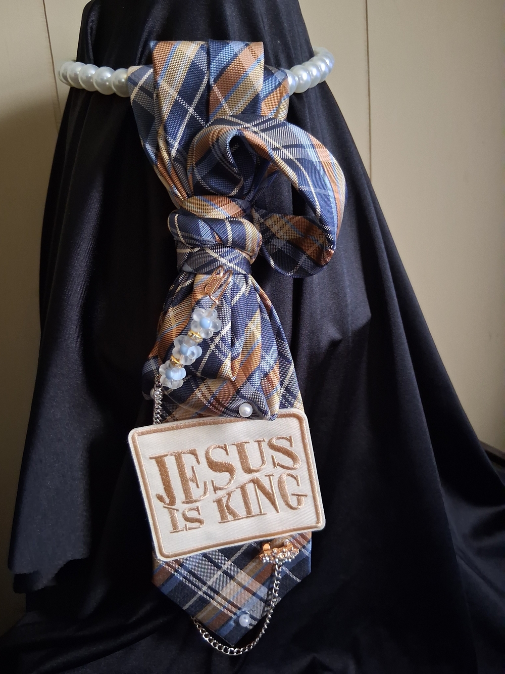👑 Custom Ladies Statement Bowtie – “JESUS IS KING” 👑
